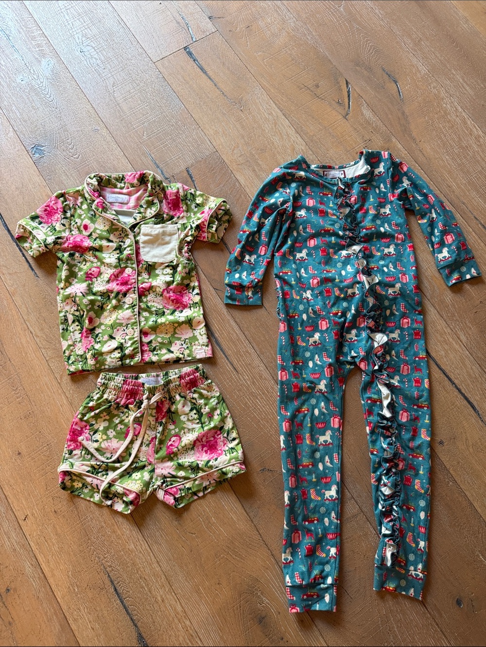 SweetHoney Green Floral Short Pajama Set & Teal Ruffle-Front Christmas Sleepsuit